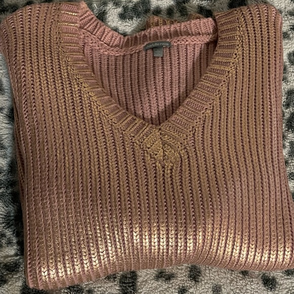 Charlotte Russe ROSE GOLD printed gold & pink V neck sweater size SMALL - Picture 2 of 3